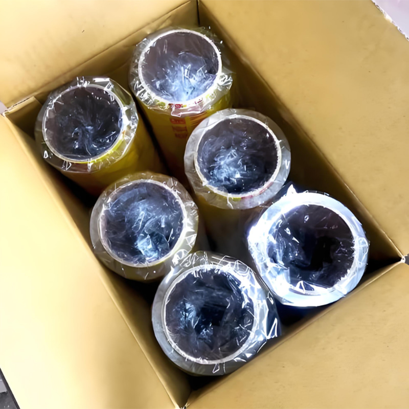 Màng bám PVC có độ trong suốt cao Màng bám PVC có độ trong suốt cao